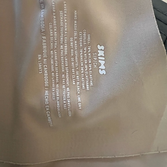 SKIMS NAKED SCOOP BRALETTE | CLAY - Picture 7 of 7